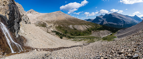 Time to try another route. Hiking along the Crown Jewels into the upper valley (L).