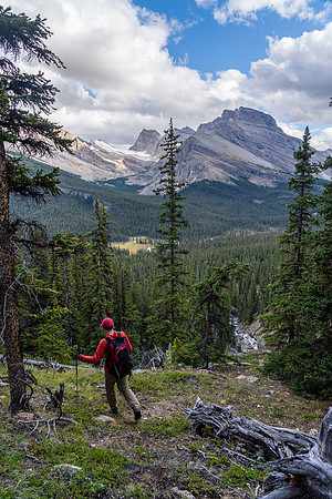 Descending the outlet stream back to the Clearwater Trail.