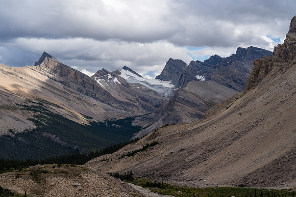 Stunning views to Dip Slope and Deluc Mountain.