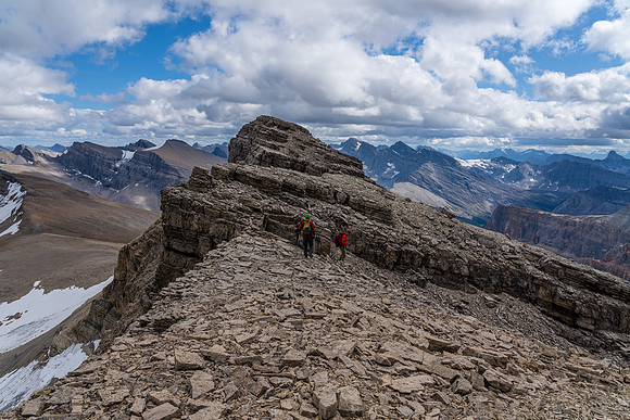Working our way along the SE ridge to the high point.
