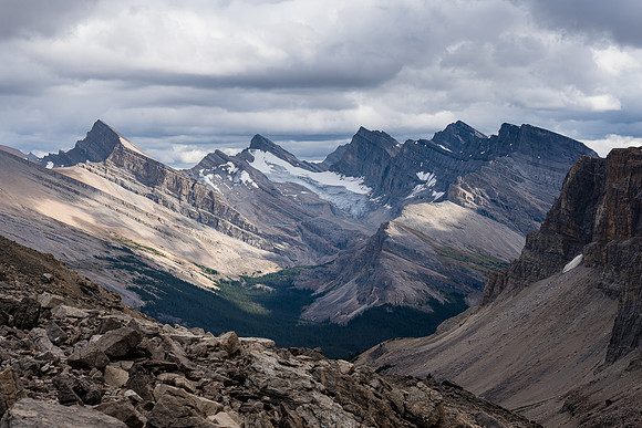 Stunning views to Dip Slope and Deluc Mountain.