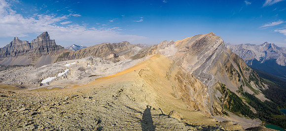 Descending the scenic NW ridge of Whiskey Papa towards Minnow Peak.