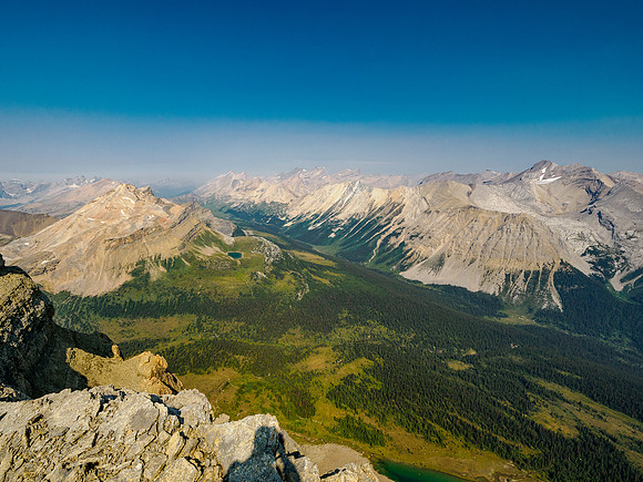 Deluc Mountain at right.