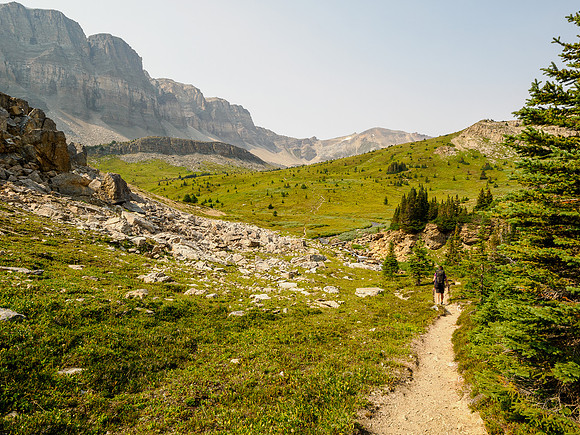 Hiking the Fish Lakes Trail to North Molar Pass.