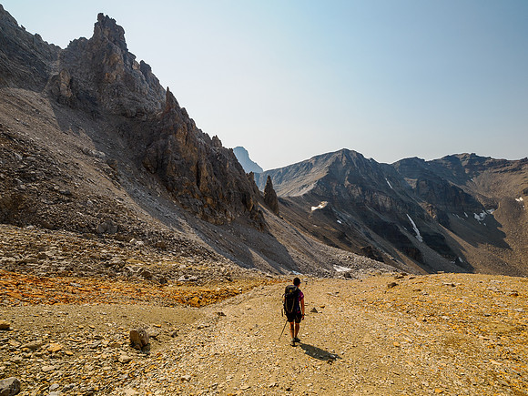 Descending the NW bowl from Minnow Peak to Fish Lakes.