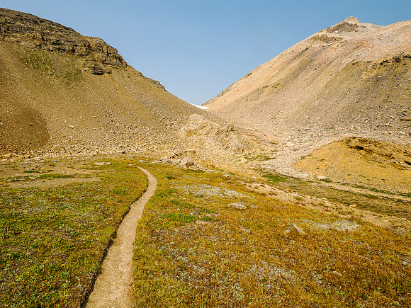 Hiking the Fish Lakes Trail to North Molar Pass.