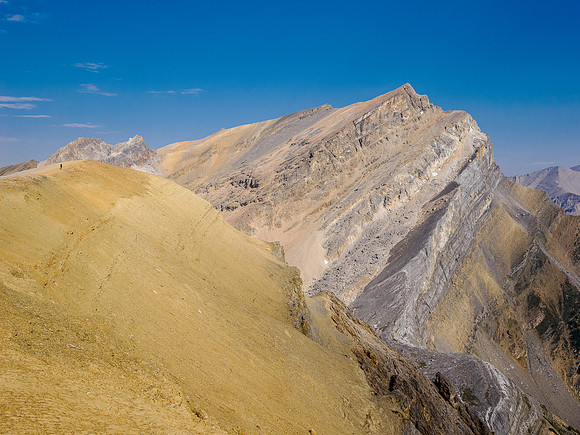 Descending the scenic NW ridge of Whiskey Papa towards Minnow Peak.