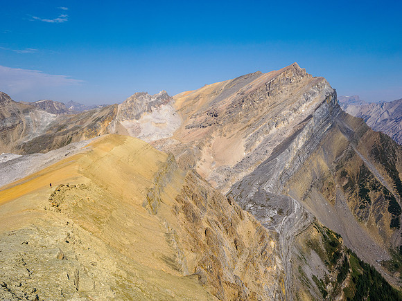 Descending the scenic NW ridge of Whiskey Papa towards Minnow Peak.