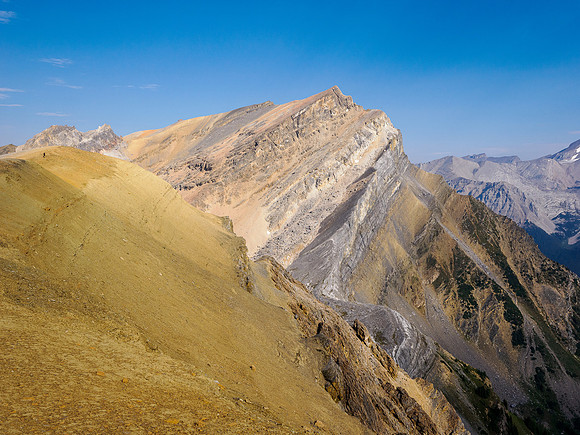 Descending the scenic NW ridge of Whiskey Papa towards Minnow Peak.