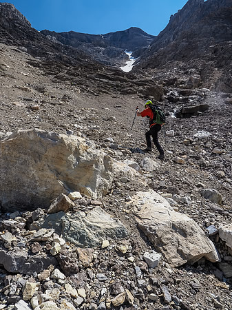 The gully granting access to the west face and summit of Cataract.