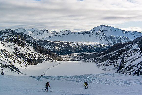 Descending the ramp to the icefall below. We'll go left and avoid the obvious crevasse field below.