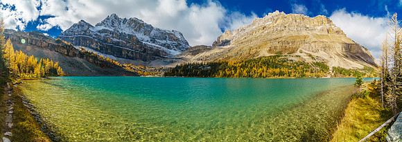 Myosotis Lake with the trail running alongside on the left, Ptarmigan looming on the left and Wall of Jericho on the right.