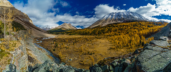 Looking down at the larch meadow from the top of the curtain wall with Skoki on the left and Fossil on the right.