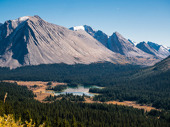 Looking back over Red Deer Lakes towards Oyster Peak (L) and both Lychnis Peak and Tilted Mountain (C).