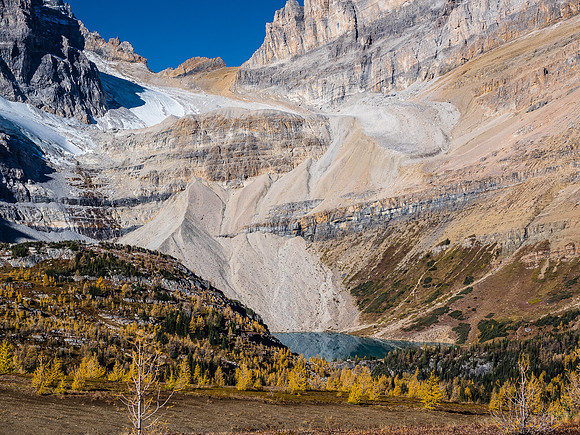Glancing over towards Skoki Lakes (our return route), we can see that many of the larches have lost their shine in that area.