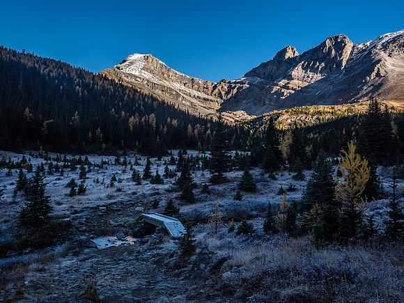 Looking into the Hidden Lake bowl between Richardson (L) and Ptarmigan (R).