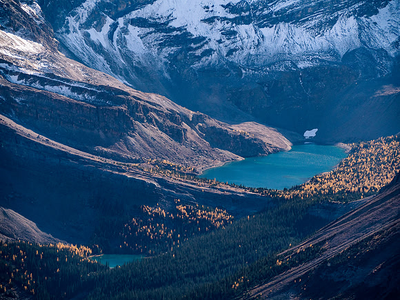 A close-up view of Castilleja (L) and Merlin Lakes.