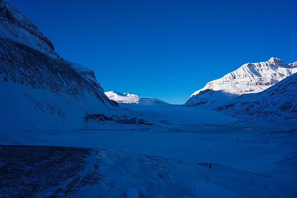 Approaching the Saskatchewan Glacier.