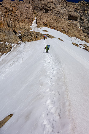 A careful descent down the SW face of Fryatt now that the raps are complete.