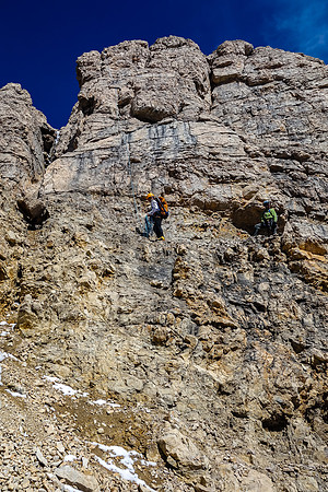 Cleaning up the first rap - note the chock stone gully to the left?