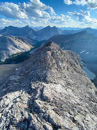 Descending the SW ridge of Apparition.