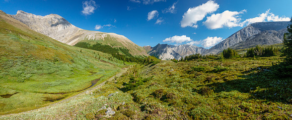 Hiking over Aylmer Pass.