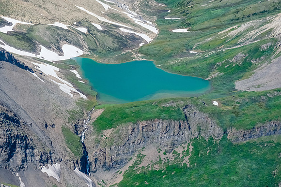 The stunning tarn north of Howl Peak.