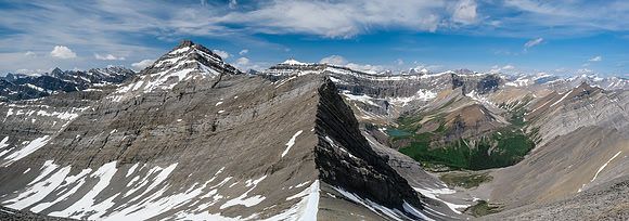 Stunning views over the Howl / Bellow col.