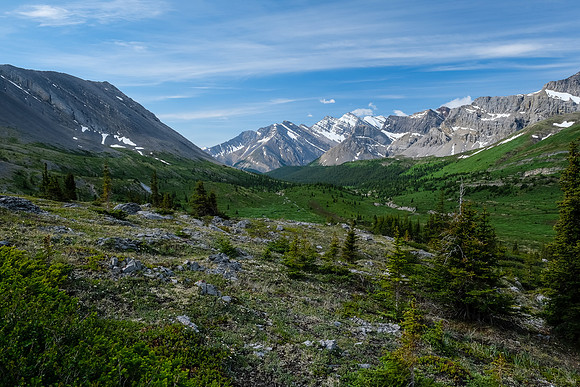 Traversing the NW valley towards Howl and Bellow Peak.