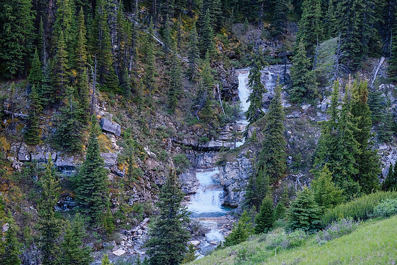 Traversing over the NW branch of McConnell Creek to our bivy.