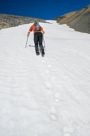 Phil kicks steps up to the SW ridge of Boar Station.
