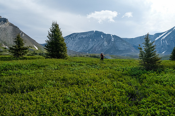 Traversing the NW valley towards Howl and Bellow Peak.