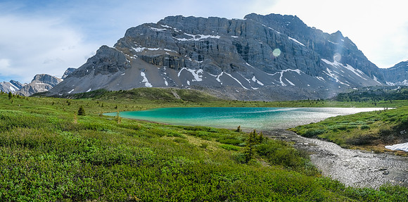 A gorgeous tarn along the high-line traverse.
