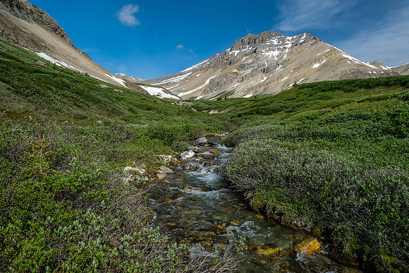 Traversing the NW valley towards Howl and Bellow Peak.