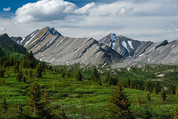 Views back to Howl and Bellow peaks.