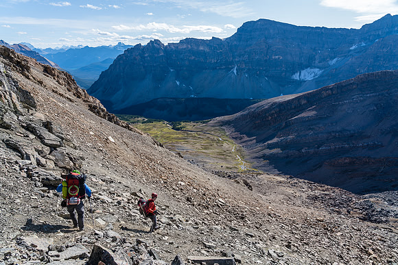 Descending much gentler slopes on the south side of the Quartzite col.