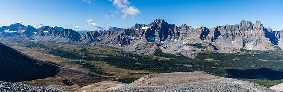 An incredible panorama over the Siffleur River valley opens up behind us as we continue to ascend.