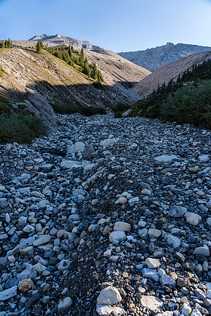 Ascending to the SW ridge of Clearwater Mountain.