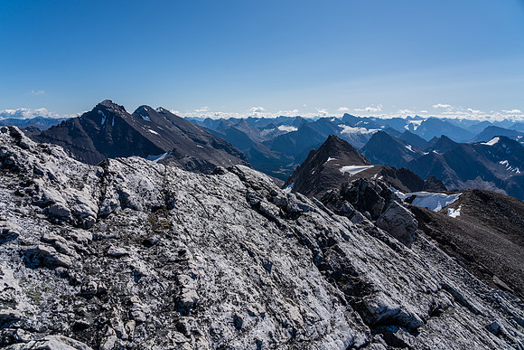 The summit ridge slabs are great fun when dry. They are also quartzite so horrible when wet or icy!