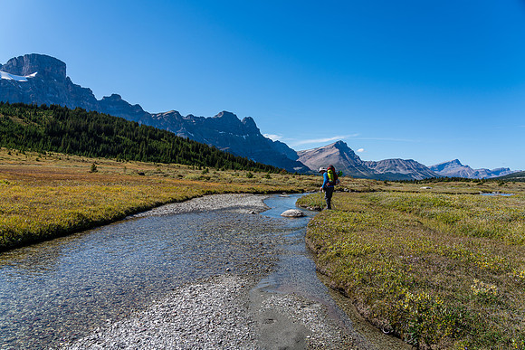Crossing the Siffleur River valley on route to the Quartzite col.