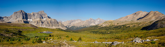 Hiking the trail to North Molar Pass.