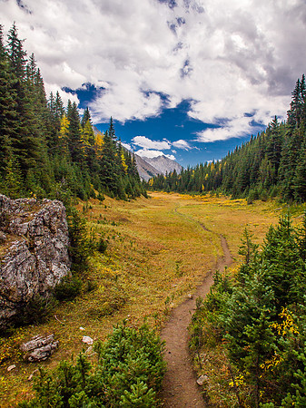 Fall hiking is the best kind there is IMHO.