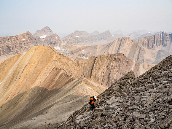 Nearing the west ridge now with Cataract Peak looming at left.