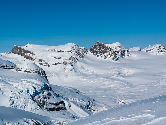 Gordon on the left and the twin summits of Olive at center. Thompson on the right.