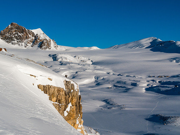 Another gorgeous morning, looking back up the Vulture Glacier - Olive on the left and Vulture on the right.