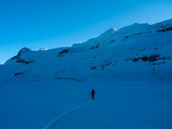 Skinning back up to the hut.