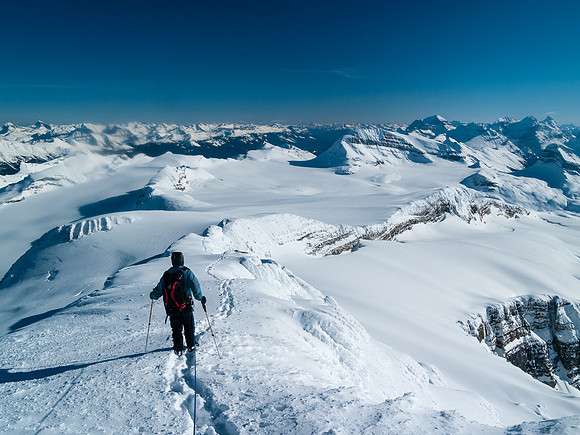 Descending the SE ridge.