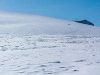 A group of skiers on Mount Gordon.