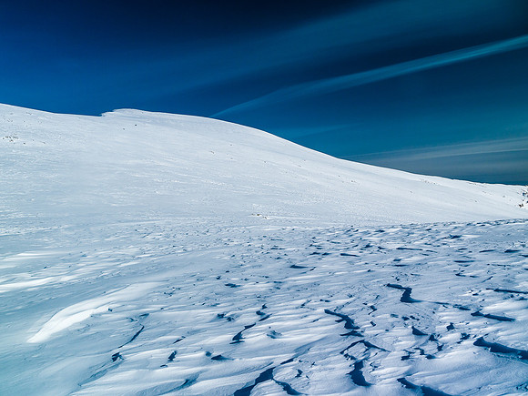 Skiing towards Vulture Peak.