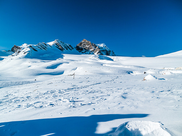 Mount Olive along with the steep couloir that can be used to access the Balfour Hut.